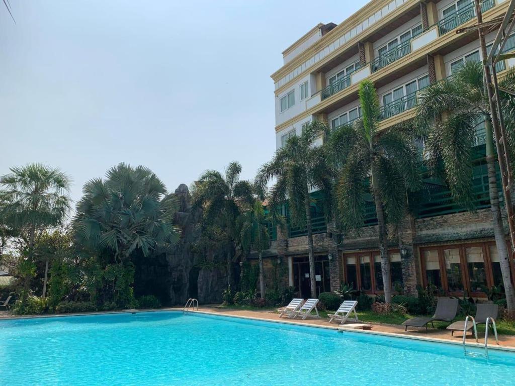 Leuxay Hotel Vientiane Exteriör bild